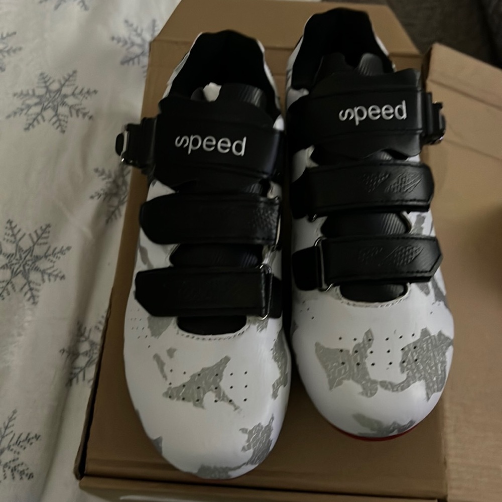 NIB speed cycling  shoes unisex men 5.5
